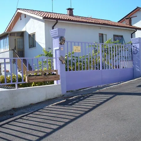 Oda ve Kahvaltı Alle Violette