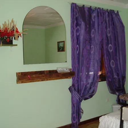 Alle Violette Oda ve Kahvaltı