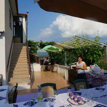 Alle Violette Oda ve Kahvaltı